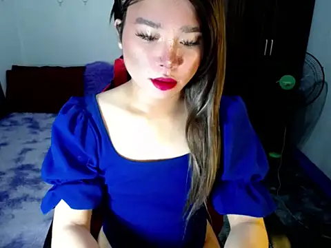 Snapshot of Urassiansweetcummer chatting on November 19, 1:38 am Urassiansweetcummer online show from November 19, 1:38 am