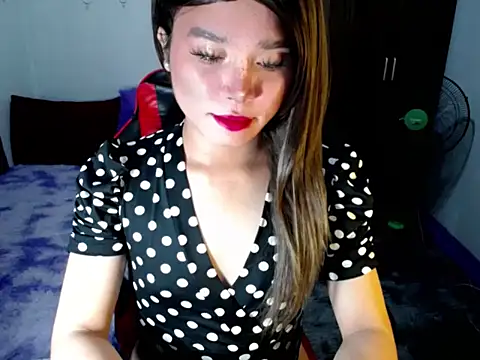 Snapshot of Urassiansweetcummer chatting on November 20, 12:27 pm Urassiansweetcummer online show from November 20, 12:27 pm