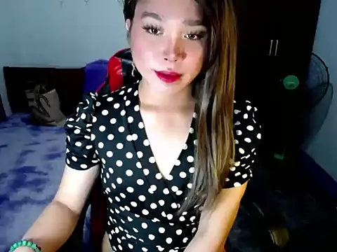 Snapshot of Urassiansweetcummer chatting on November 21, 8:57 am Urassiansweetcummer online show from November 21, 8:57 am