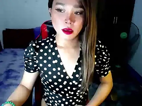 Snapshot of Urassiansweetcummer chatting on November 23, 2:00 am Urassiansweetcummer online show from November 23, 2:00 am