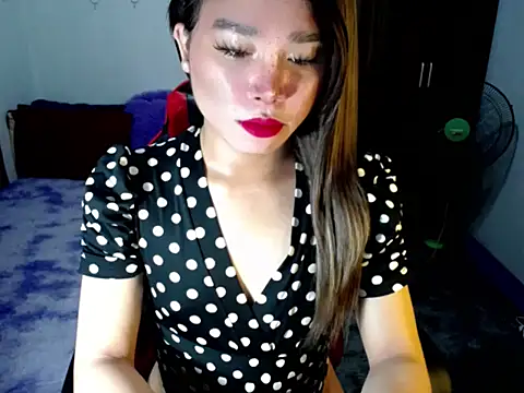 Snapshot of Urassiansweetcummer chatting on November 24, 2:11 am Urassiansweetcummer online show from November 24, 2:11 am