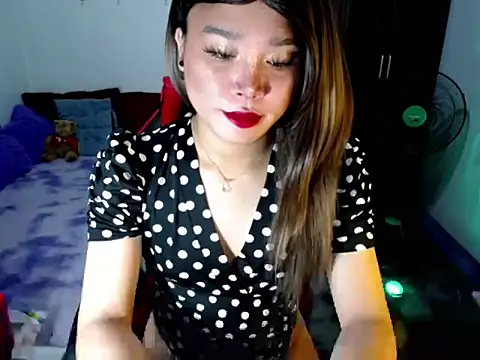 Urassiansweetcummer online show from March 4, 8:15 pm