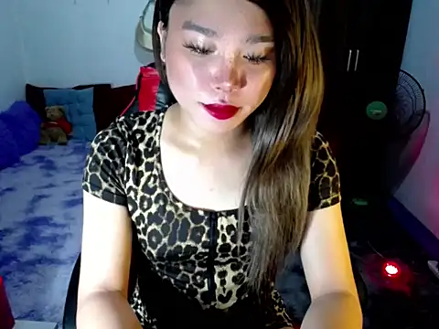 Urassiansweetcummer online show from March 15, 2:17 am