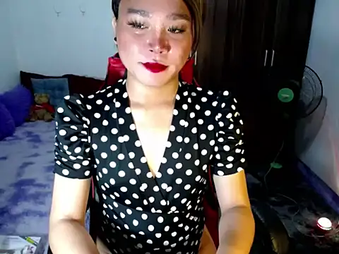 Urassiansweetcummer online show from April 12, 2:49 am