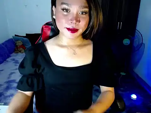 Urassiansweetcummer online show from April 21, 2:51 am