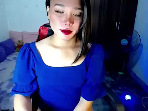 Snapshot of Urassiansweetcummer chatting on May 31, 3:36 am Urassiansweetcummer online show from May 31, 3:36 am
