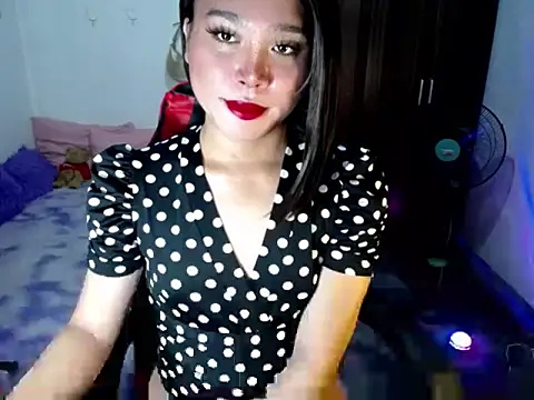 Snapshot of Urassiansweetcummer chatting on June 8, 2:06 pm Urassiansweetcummer online show from June 8, 2:06 pm