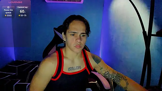 Snapshot of Maximiliano_scoott__ chatting on September 27, 5:40 pm Maximiliano scoott   online show from September 27, 5:40 pm