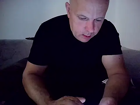 Snapshot of DaDDyLoVeSu83 chatting on June 12, 8:19 pm DaDDyLoVeSu83 online show from June 12, 8:19 pm