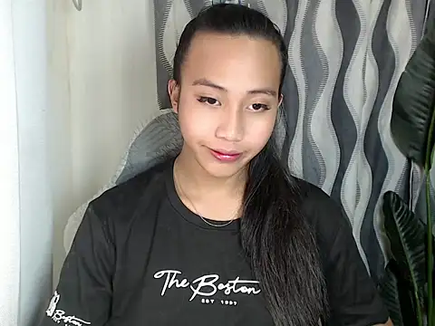 Snapshot of sweetiie_caren chatting on June 25, 6:07 am sweetiie caren online show from June 25, 6:07 am