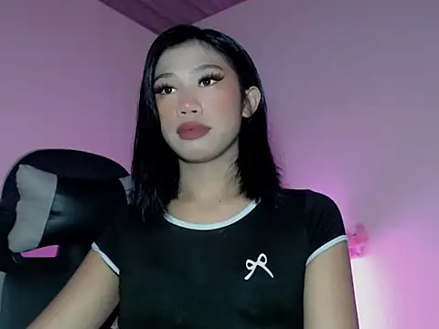 Snapshot of Maxine_Sucks chatting on October 17, 11:02 am Maxine Sucks online show from October 17, 11:02 am