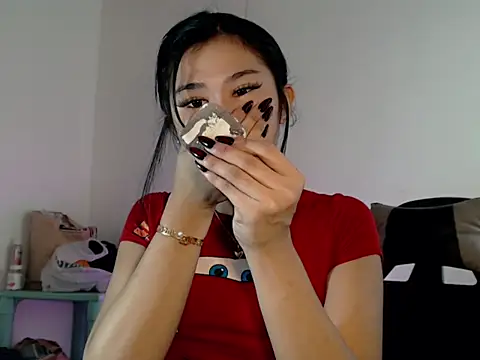 Snapshot of Maxine_Sucks chatting on December 15, 6:39 am Maxine Sucks online show from December 15, 6:39 am