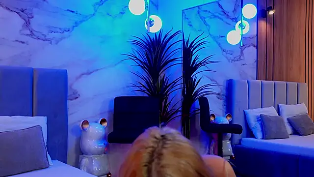 Izabellle02 online show from March 19, 5:00 am