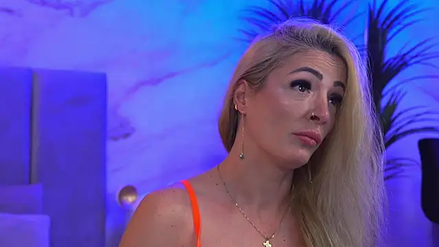 Izabellle02 online show from April 9, 4:01 am