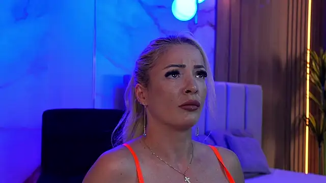 Izabellle02 online show from April 18, 6:06 am