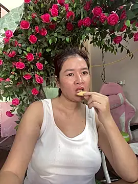 Snapshot of Bollozzy_89 chatting on October 20, 6:03 am Bollozzy 89 online show from October 20, 6:03 am