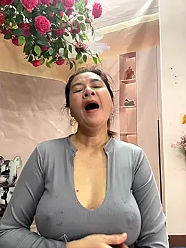 Snapshot of Bollozzy_89 chatting on November 17, 4:51 am Bollozzy 89 online show from November 17, 4:51 am