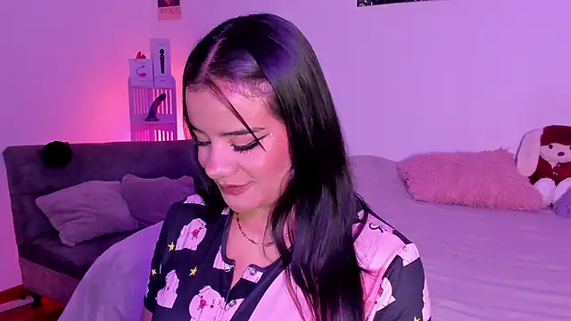 Snapshot of Shophie_thoopson chatting on June 16, 2:58 am Shophie thoopson online show from June 16, 2:58 am