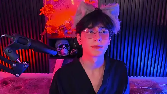 Snapshot of luixdust_ chatting on October 4, 5:38 am luixdust online show from October 4, 5:38 am