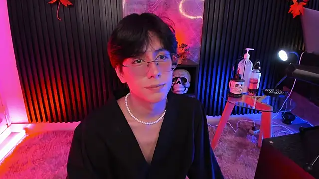 Snapshot of luixdust_ chatting on October 17, 6:05 am luixdust online show from October 17, 6:05 am