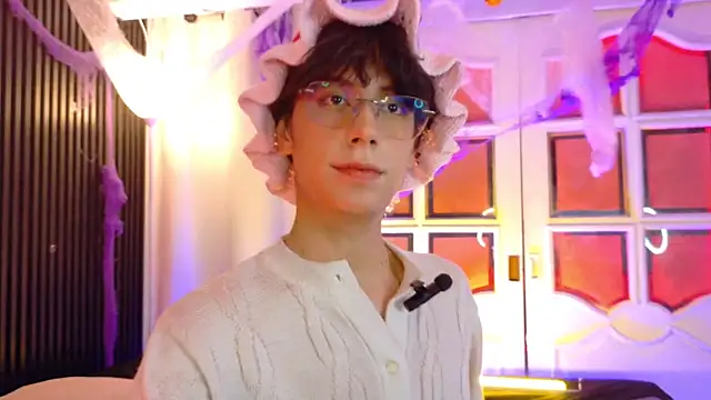 Snapshot of luixdust_ chatting on October 20, 6:25 am luixdust online show from October 20, 6:25 am