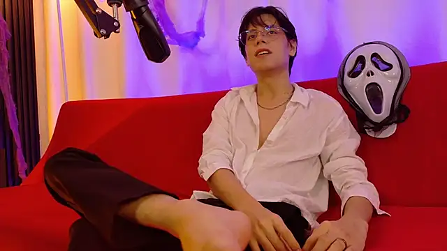 Snapshot of luixdust_ chatting on October 24, 6:21 am luixdust online show from October 24, 6:21 am