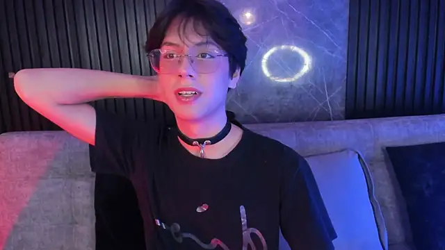 Snapshot of luixdust_ chatting on October 29, 5:31 am luixdust online show from October 29, 5:31 am