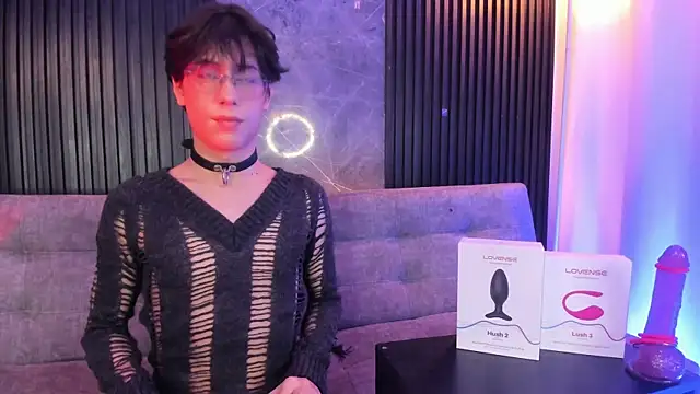 Snapshot of luixdust_ chatting on November 4, 5:28 am luixdust online show from November 4, 5:28 am