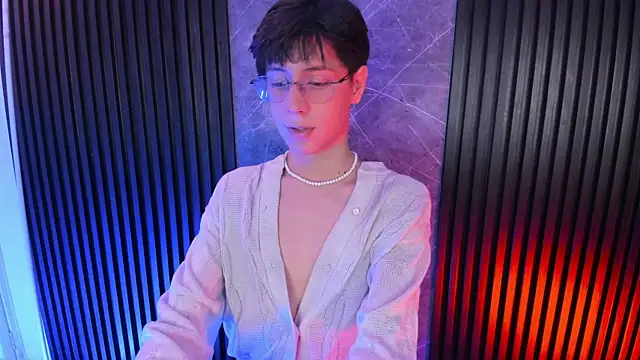 Snapshot of luixdust_ chatting on December 4, 5:39 am luixdust online show from December 4, 5:39 am