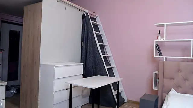 Snapshot of alice_and_jonathan chatting on March 25, 5:35 am alice and jonathan online show from March 25, 5:35 am