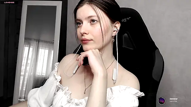 cute elfy  online show from September 9, 2:05 pm