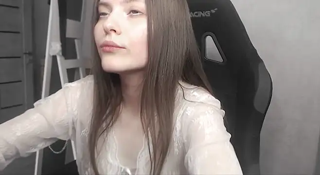 cute elfy  online show from June 6, 1:38 pm