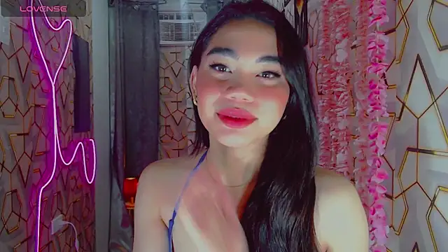 Snapshot of DreamGirlMia chatting on May 23, 3:45 am DreamGirlMia online show from May 23, 3:45 am