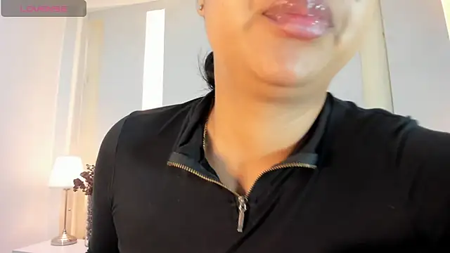 SalomeeBell online show from October 27, 8:13 pm