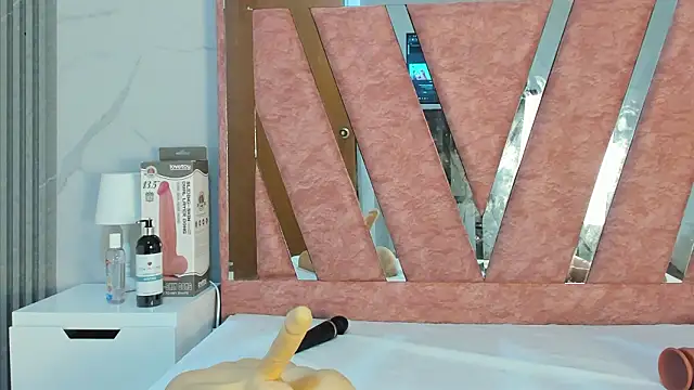 Wonderkloe  online show from February 27, 1:38 am