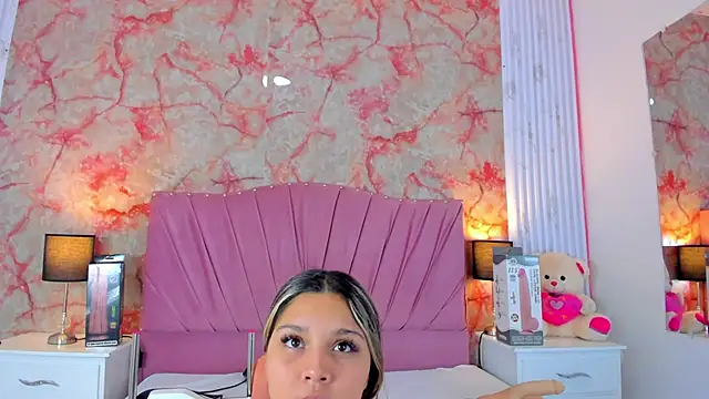 Wonderkloe  online show from March 13, 8:04 pm