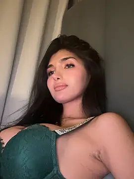 EmeraldGreyson online show from April 24, 12:40 pm