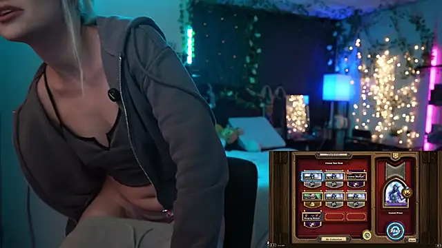 littlelune online show from October 29, 1:41 am