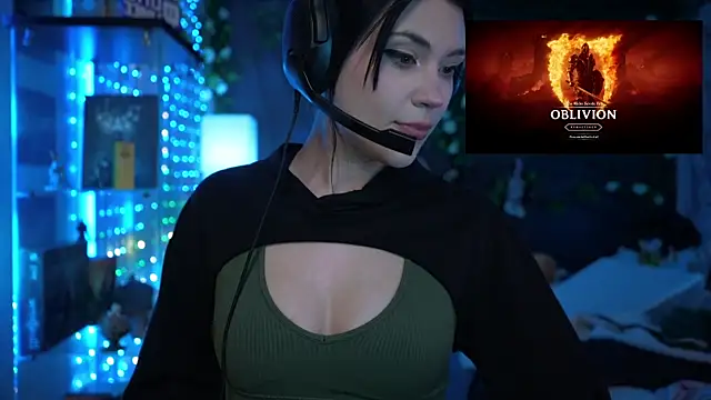 littlelune online show from January 7, 3:09 am