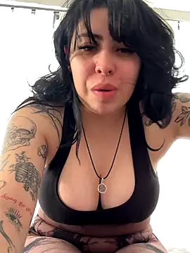 Snapshot of Draculona-666 chatting on October 1, 7:53 pm Draculona-666 online show from October 1, 7:53 pm