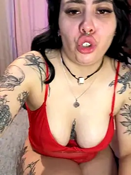 Snapshot of Draculona-666 chatting on October 24, 4:42 am Draculona-666 online show from October 24, 4:42 am