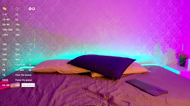 Snapshot of BeccaReedd chatting on November 2, 11:45 am BeccaReedd online show from November 2, 11:45 am