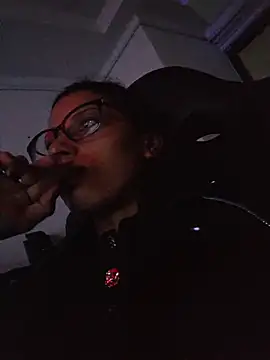 Snapshot of BeccaReedd chatting on November 25, 10:37 am BeccaReedd online show from November 25, 10:37 am