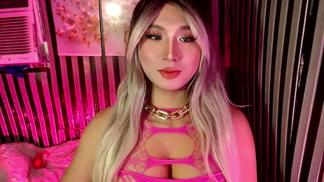 UrhotlucyTS online show from March 27, 6:30 am