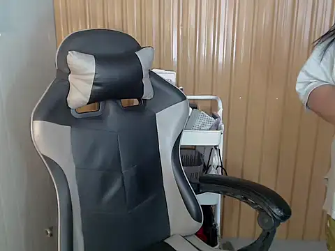 Snapshot of Bronte_ chatting on May 7, 11:54 pm Bronte online show from May 7, 11:54 pm
