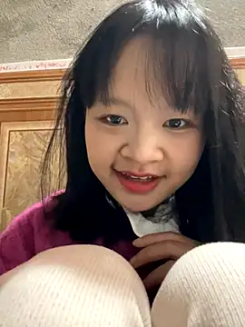 Snapshot of Daisy018 chatting on November 3, 2:13 am Daisy018 online show from November 3, 2:13 am