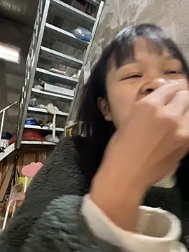 Snapshot of Daisy018 chatting on December 4, 2:43 am Daisy018 online show from December 4, 2:43 am