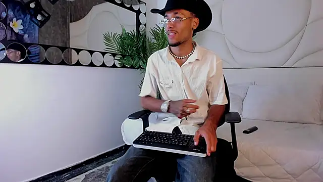 Thiagoferreti online show from October 7, 3:36 am