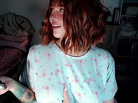 Snapshot of urbaby_monica chatting on October 21, 5:52 am urbaby monica online show from October 21, 5:52 am