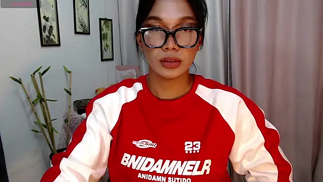 Snapshot of Herbielustts chatting on December 5, 5:09 pm Herbielustts online show from December 5, 5:09 pm